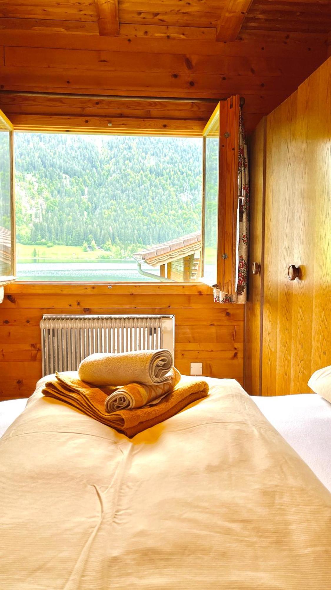 Chalets Zoehrer - Wohnen Am Wasser Weissensee Phòng bức ảnh