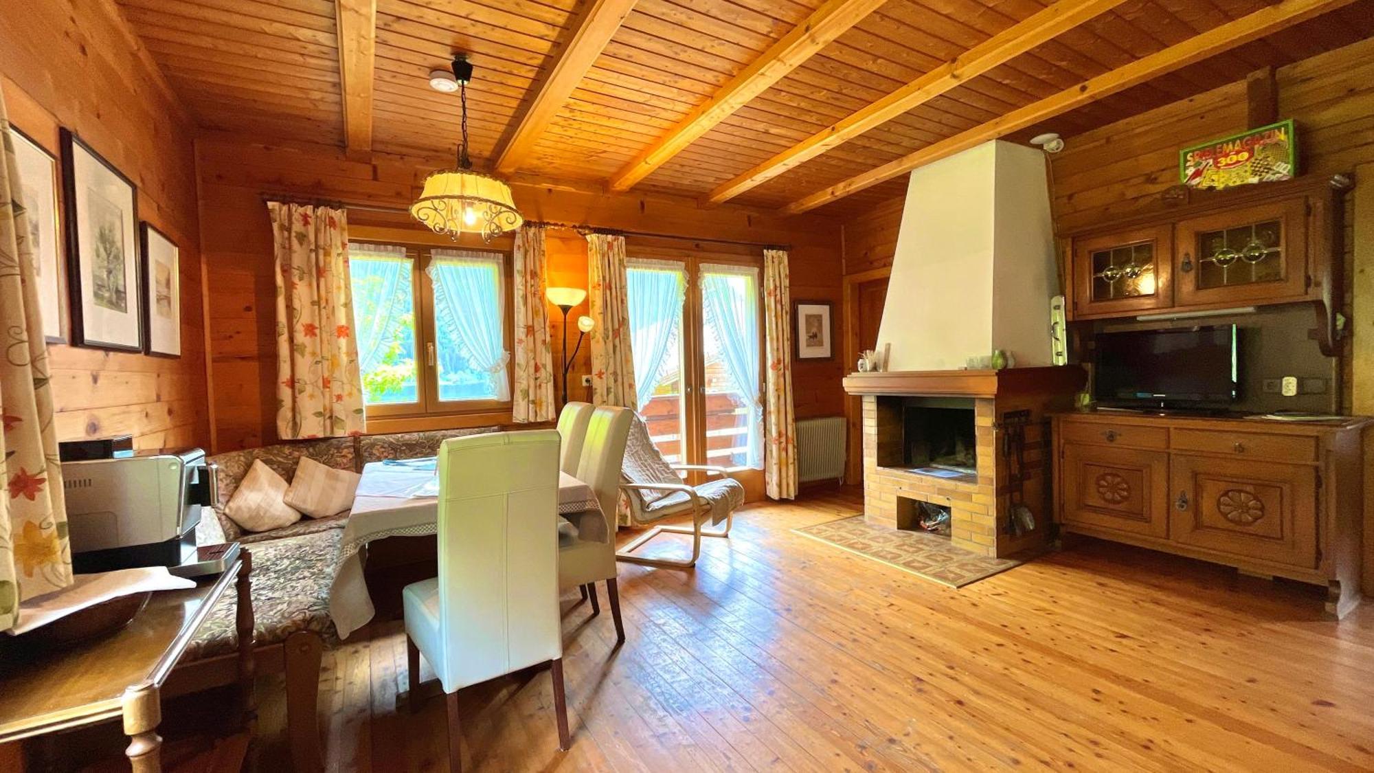 Chalets Zoehrer - Wohnen Am Wasser Weissensee Phòng bức ảnh